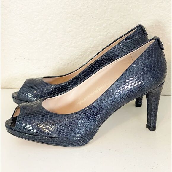Stuart Weitzman navy Blue python embossed Peep-Toe platform Heels. 11 - Picture 4 of 16